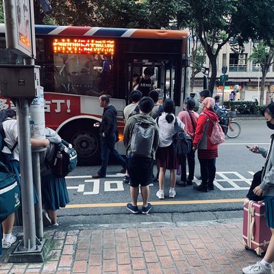 市區公車站牌與候車亭