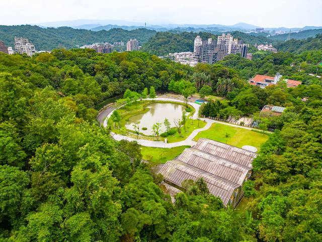 暖東苗圃的官方照片
