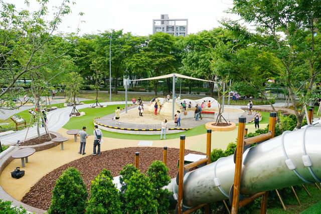 中央藝文公園_華山大草原遊戲場的官方照片