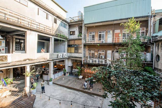 富興工廠1962的官方照片