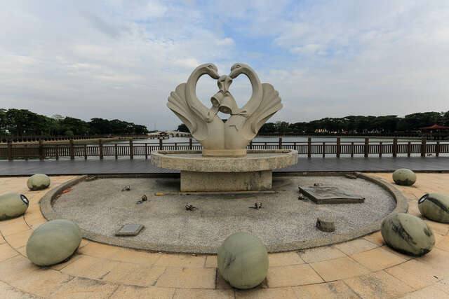 天鵝湖公園(舊名埤寮埤)的官方照片
