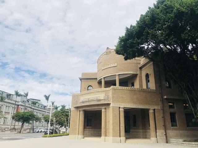 臺南市美術館(原台南市警察局/原日治時台南警察署)的官方照片