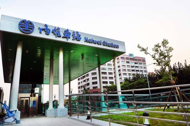 內惟車站的官方照片