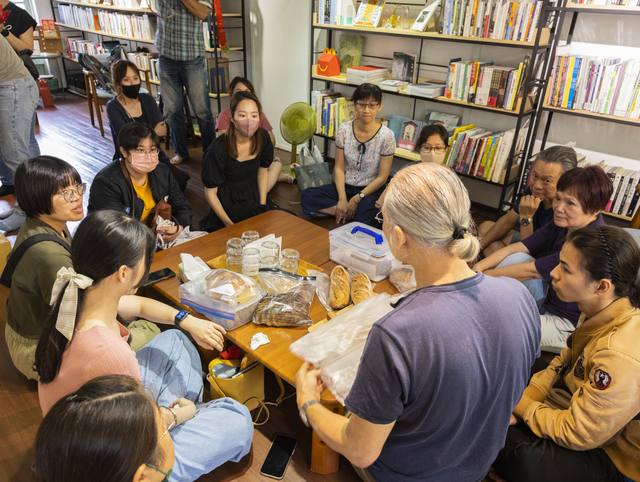 繫。本屋（頭分埔文化工作室）的官方照片
